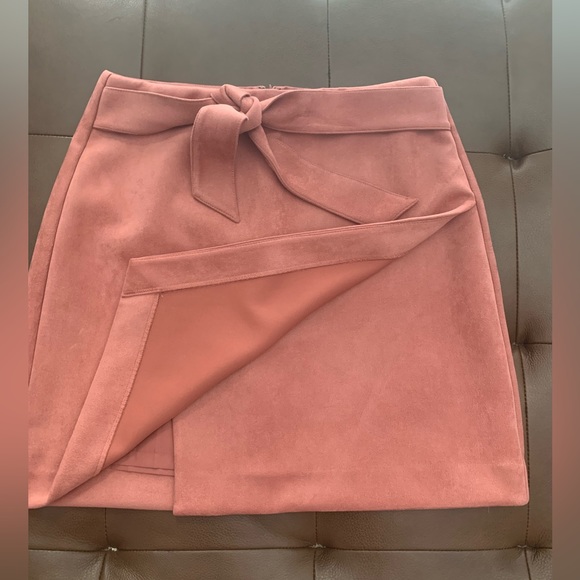 LOFT Pink Faux Suede Skirt With Tie. Size 4. - Picture 3 of 6